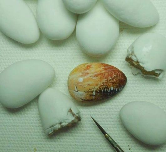 Tiniest Paintings You Will Ever See 