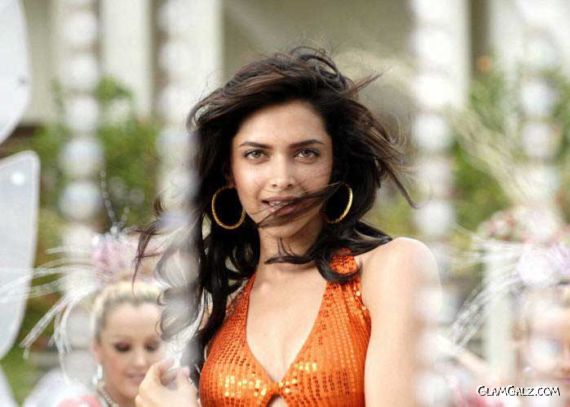 Lovely Deepika Padukone Dance Sequence