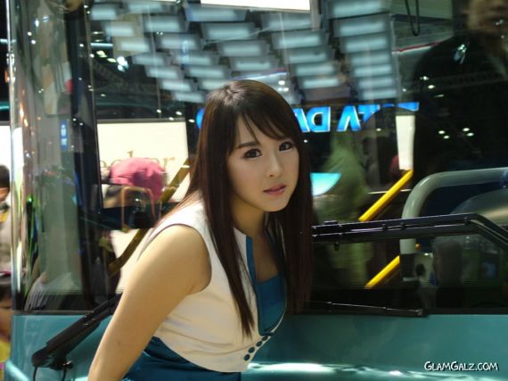 Pretty Koren Motor Show Galz