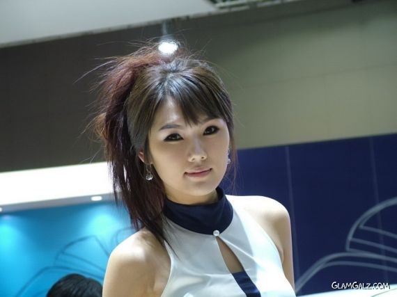 Pretty Koren Motor Show Galz