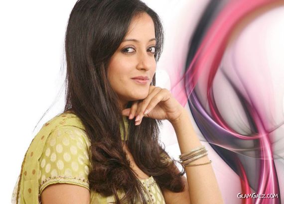 Click to Enlarge - Beautiful Raima Sen Wallpapers