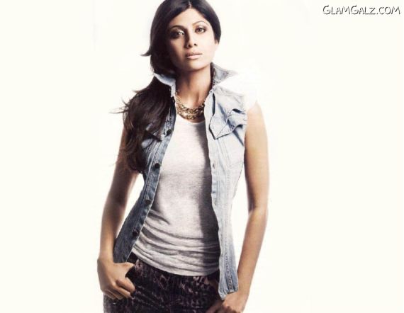 Click to Enlarge - Beautiful Shilpa Shetty Wallpapers