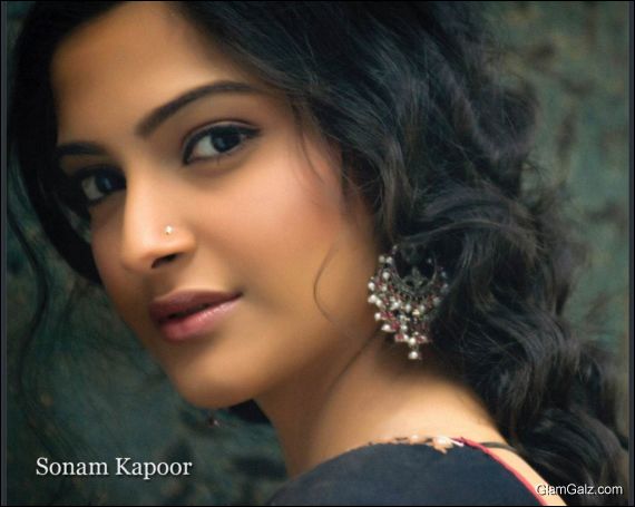 Click to Enlarge - Beautiful Sonam Kapoor Wallpapers