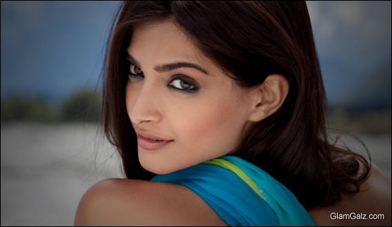 Click to Enlarge - Beautiful Sonam Kapoor Wallpapers