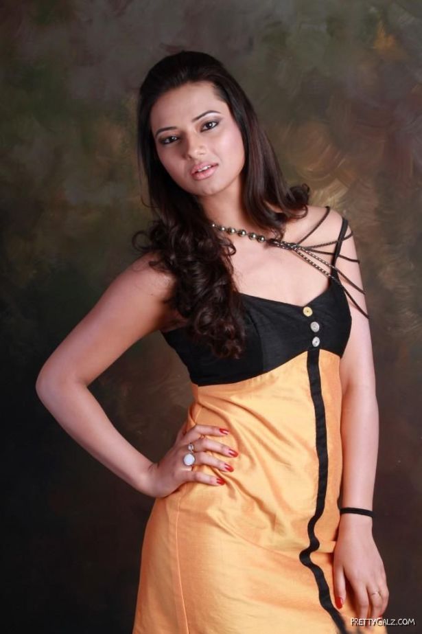 Isha Chawla Latest Photo Gallery
