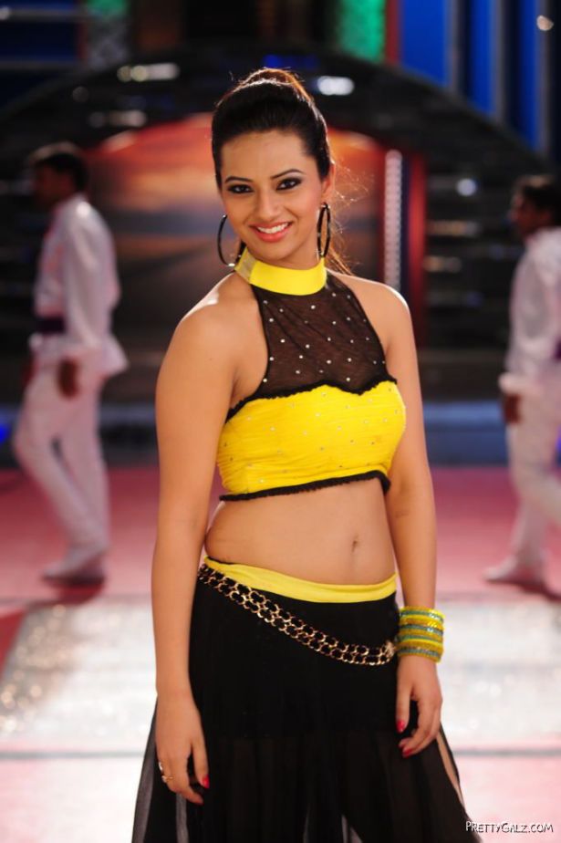 Isha Chawla Latest Photo Gallery