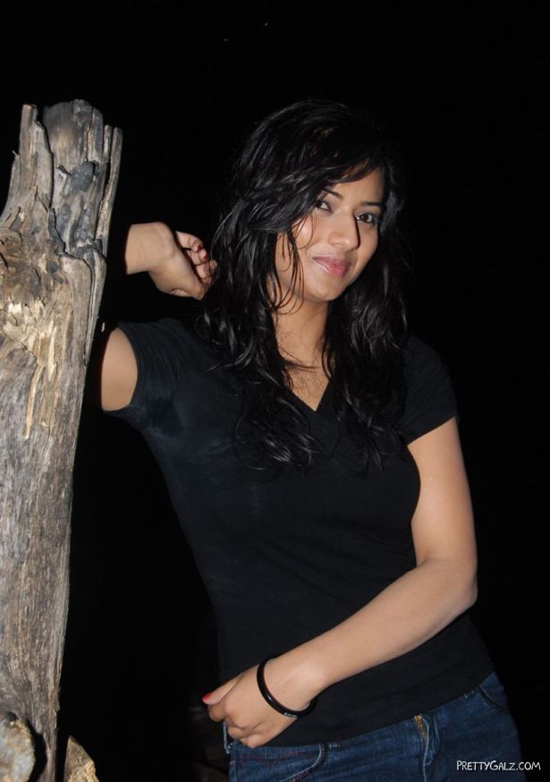 Isha Chawla Latest Photo Gallery